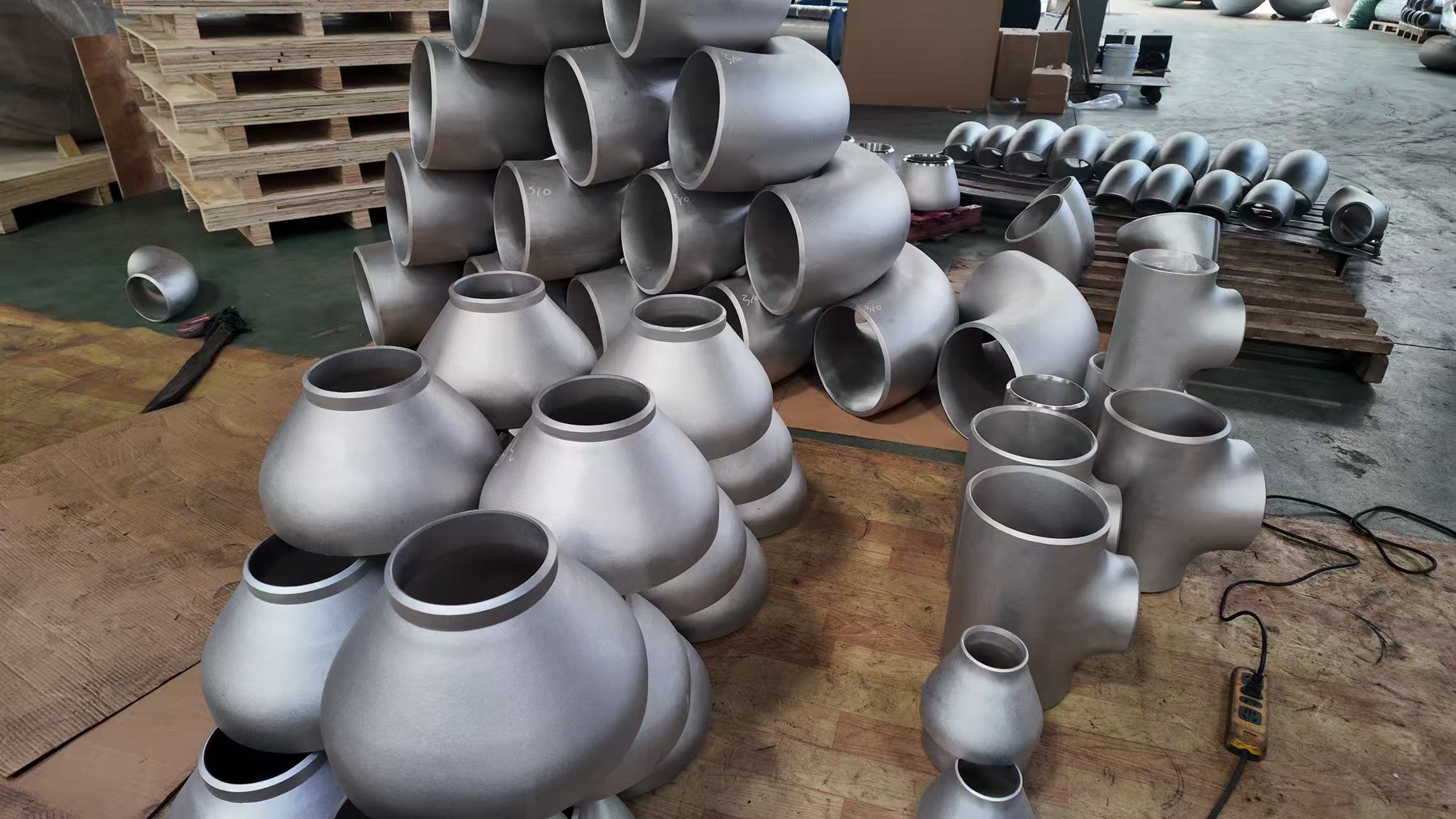 Forged Equal Tee Tasarımı, Dayanıklılığı ve Gündelik Çok Yönlülüğü Nasıl Dengeliyor?